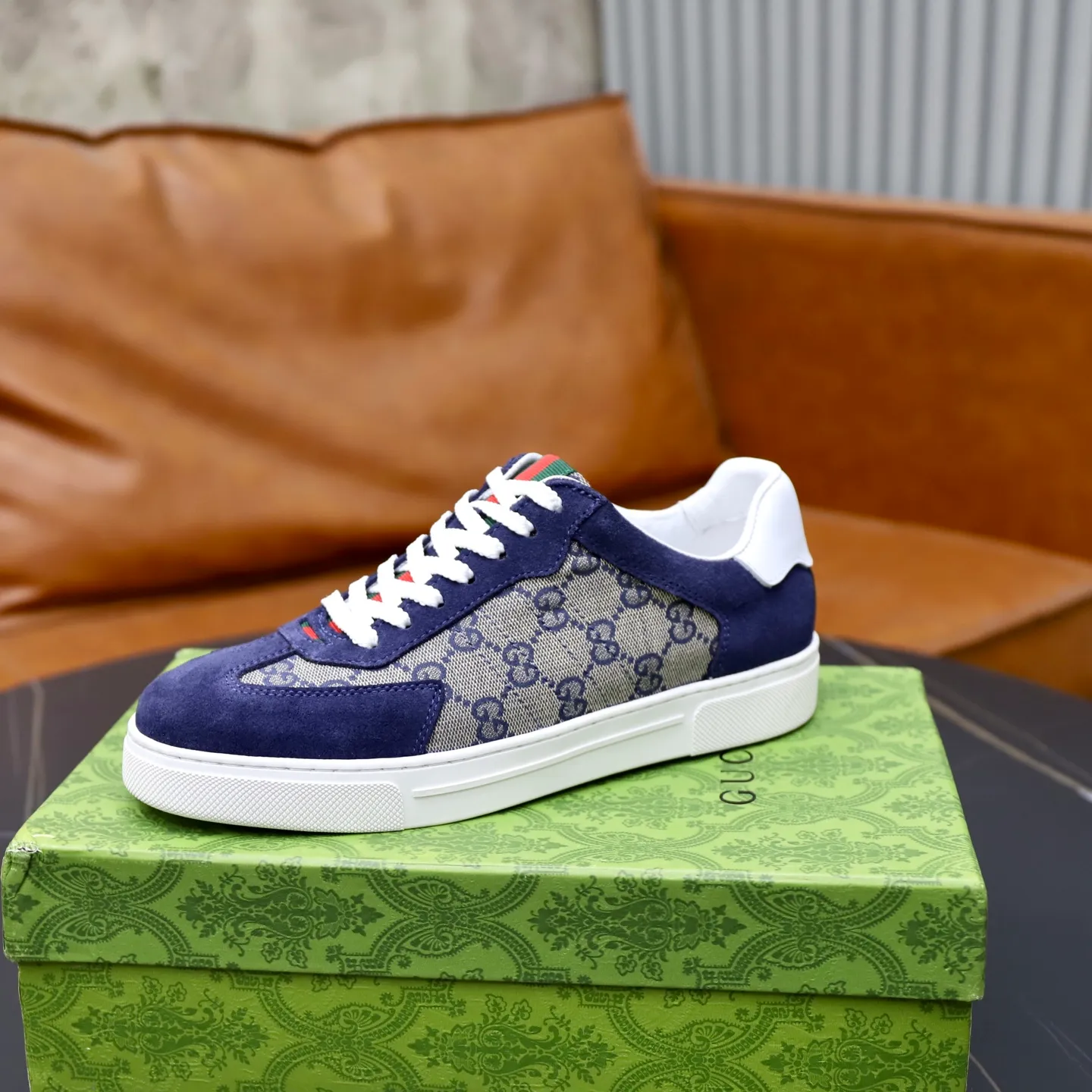 Ex-factory price: 380💰🙅‍♂️🙅‍♂️🙅‍♂️ Brand: Gucci GUCCi Standard code: 38-44 (45 customized) Grade: Same as the official website Material: Original leather splicing Comfortable and breathable sheepskin lining Original wear-resistant outsole Style category: Men's fashionable casual shoes Running sneakers Distinguished luxury brand elements Top luxury Color: actual picture color